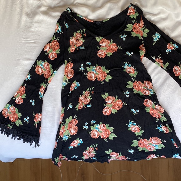 Floral Print Bell Sleeved Mini Dress - Picture 2 of 8